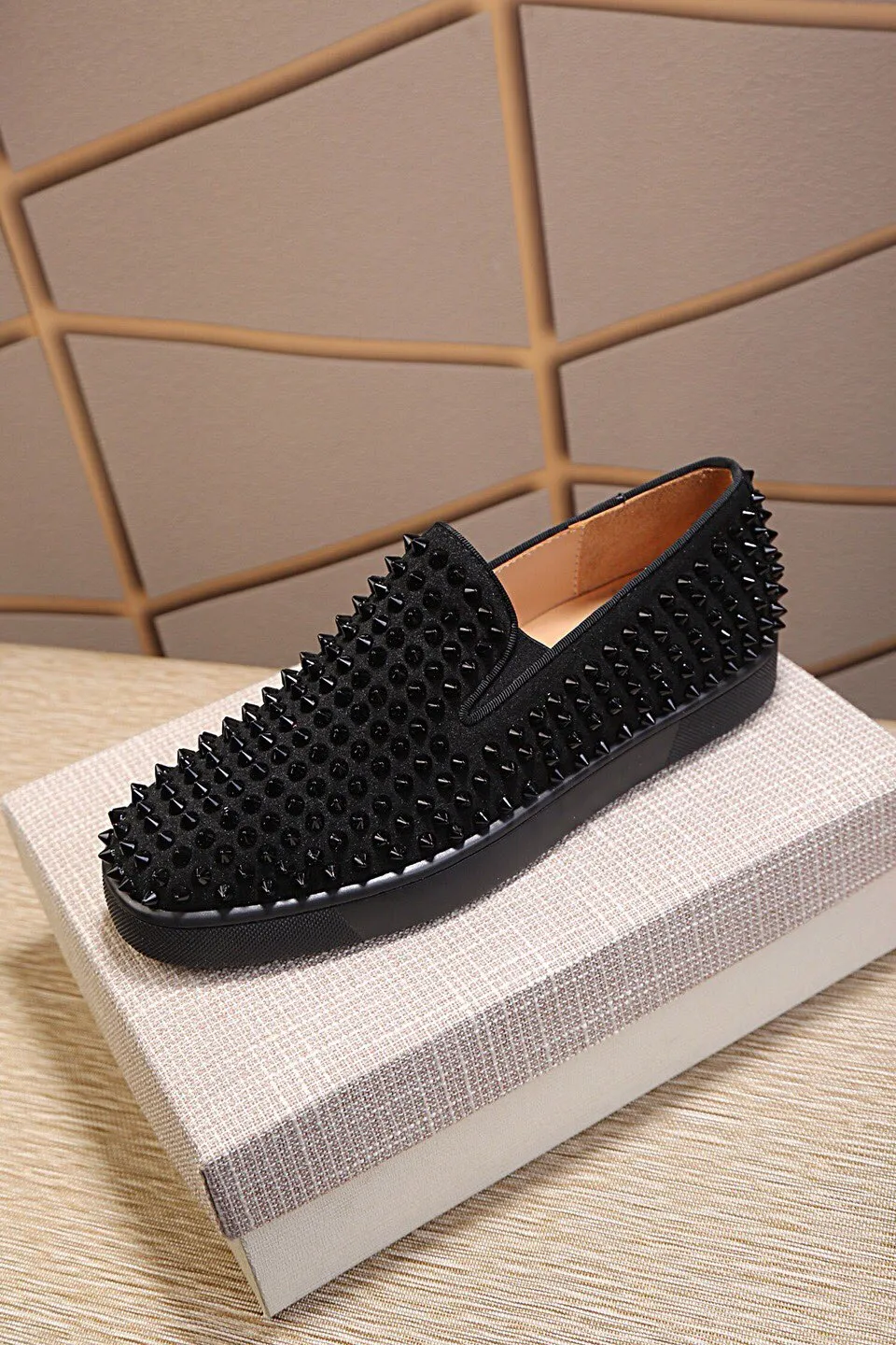 Ex-factory price 440. christian louboutin (CL red sole shoes) counter nail series, casual sneakers for couples 📢 📢 📢 Exclusive hot style release 🎈🎈💪 Movable latex feet 👻 Finished large sole car line [satisfied] 😝Female 35-40# Male 38#-46, global supply😝 [Top version]: original imported cowhide frosted upper, top original leather lining, original molded TPU outsole, original 1:1 detail processing, original shoe last, large quantity available from stock,